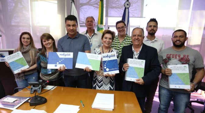 Plano Diretor e Plano de Mobilidade Urbana de Ponta Grossa são entregues